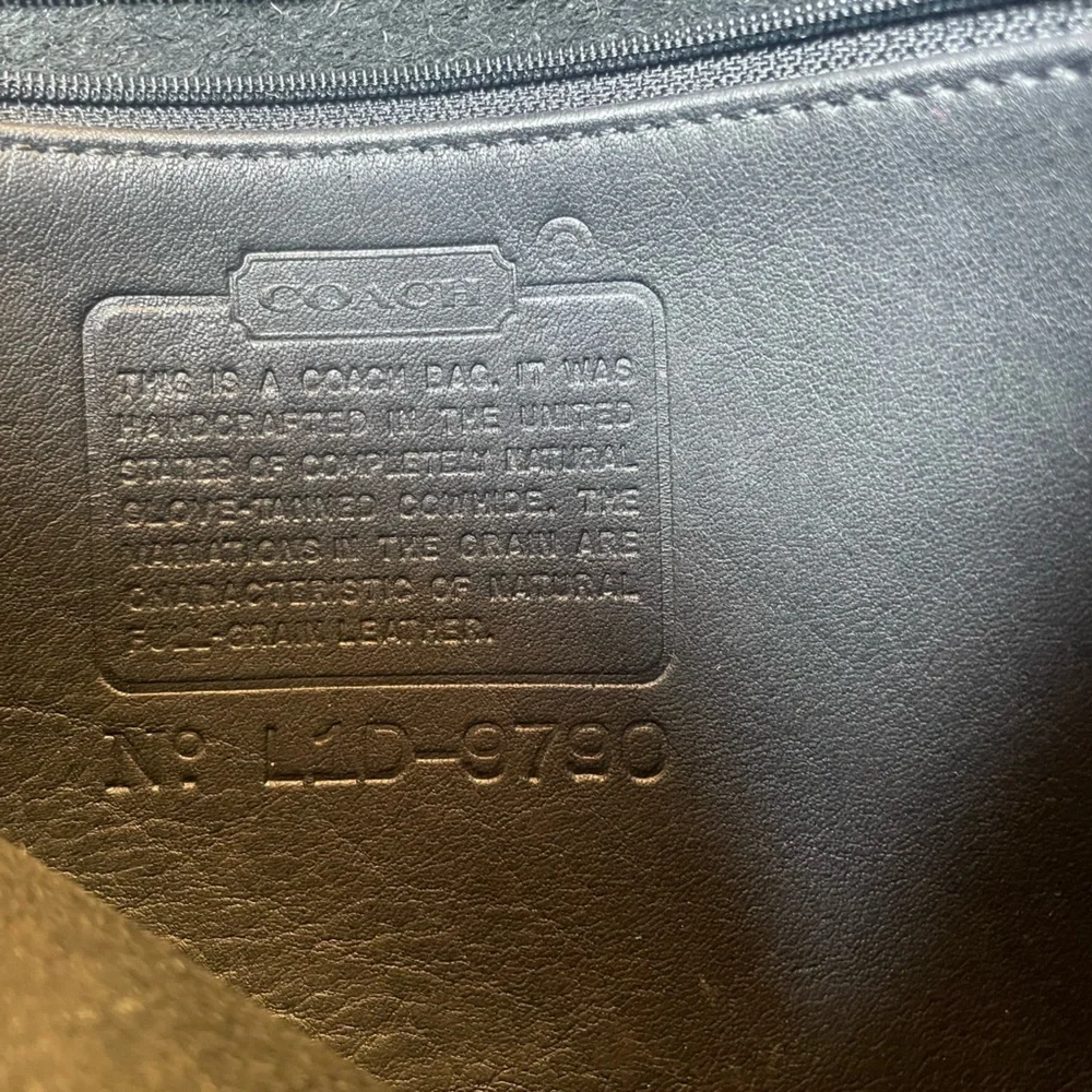 Coach vintage 90’s city crossbody bag